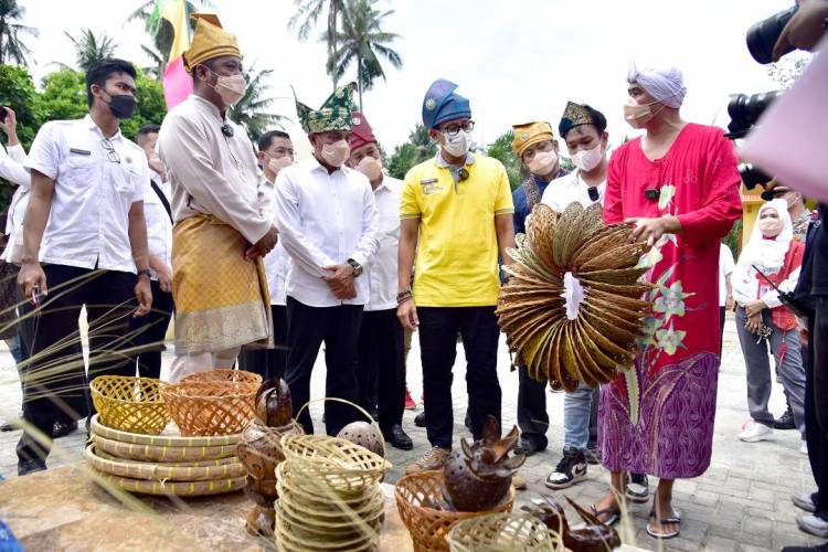 Menparekraf Sandi Kunjungi Desa Wisata Paloh Naga, Edy Rahmayadi : Pariwisata Tulang Punggung Ekonomi Daerah