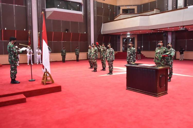Panglima TNI Pimpin Sertijab Kasum dan Aspers serta Penyerahan Jabatan Dansesko dan Danjen Akademi