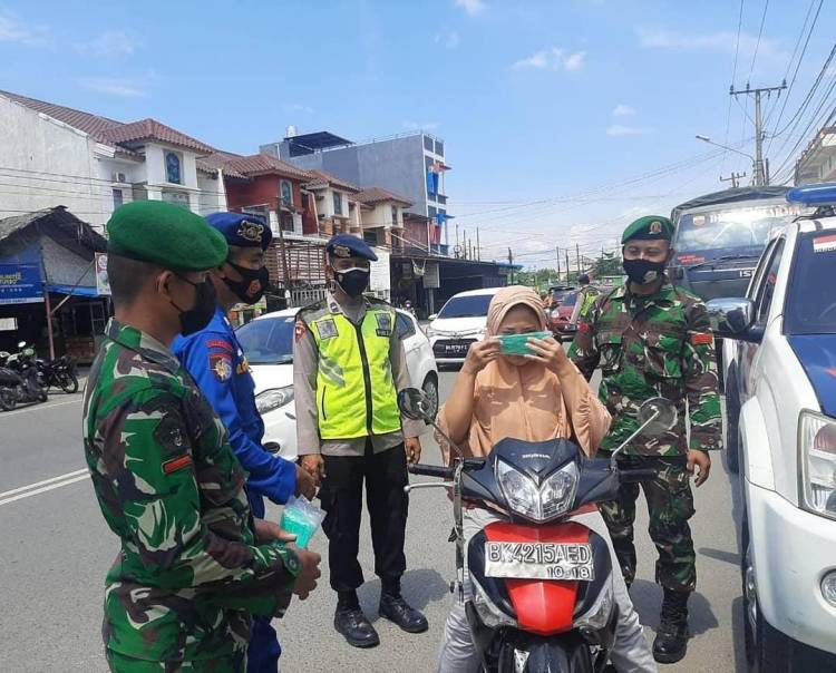 menekan penyebaran Covid-19, Petugas Satgas Covid-19 Gencar Lakukan Razia