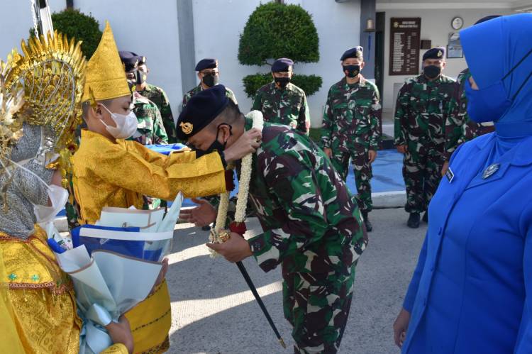 Tradisi Acara Penyambutan Komandan Lantamal I  Yang Baru