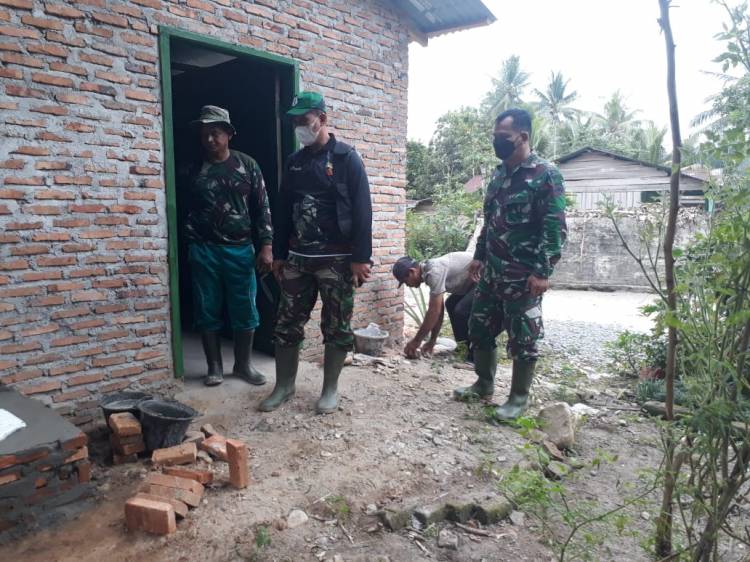 Kasdim 0204/DS Tinjau Pengerjaan RTLH TMMD ke-111