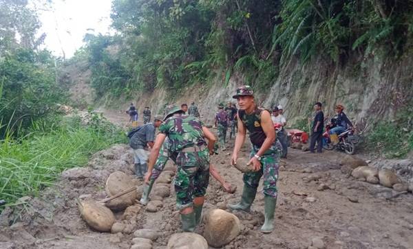 TMMD Kodim 0204/DS Tumbuhkan Budaya Gotong Royong Warga Desa Mabar
