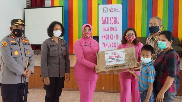 Ketua Bhayangkari Cabang Simalungun Pimpin Baksos di Dua Panti Asuhan Sambut HKGB ke 69 dan HUT Polwan