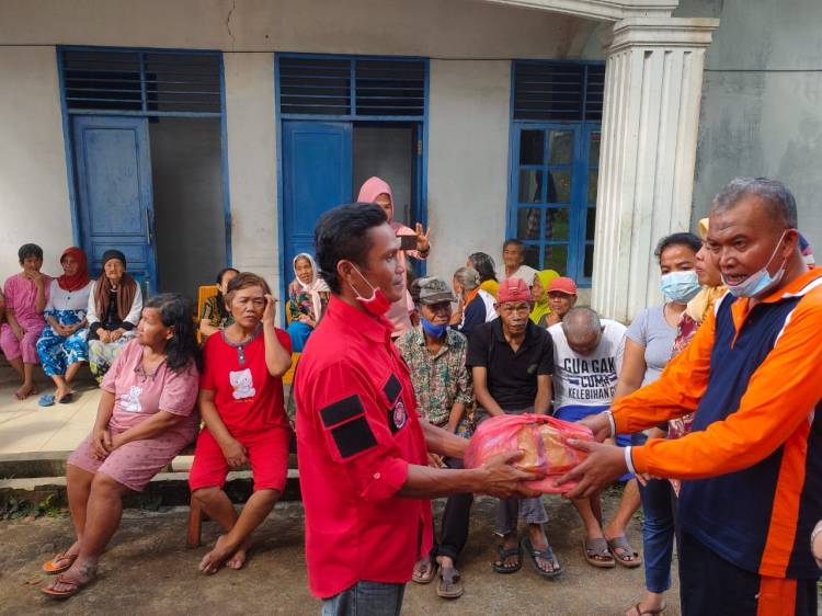 Pemuda Batak Bersatu Khusus Pematangsiantar Kunjungi dan Beri Bantuan ke Panti Jompo