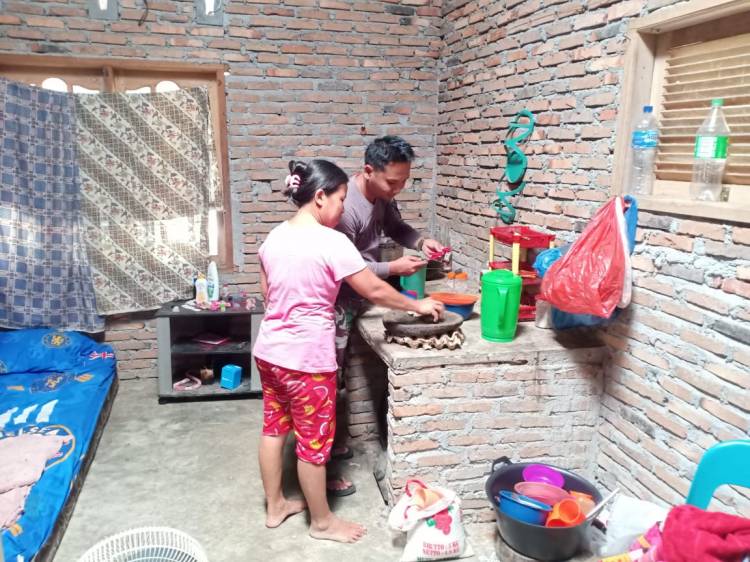 TNI Hadir di Lokasi TMMD, Warga Desa Mabar Dapat Keluarga Baru