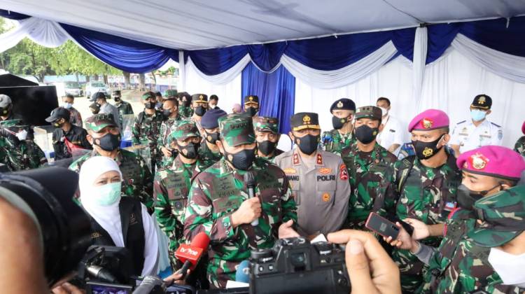 Kasal dan Kakor Sabhara Tinjau Pelaksanaan Vaksinasi Pekerja Pelabuhan Tanjung Perak