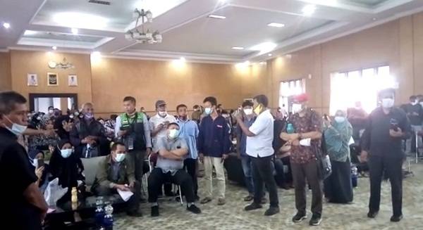 Datangi Dinas Pendidikan Sumut, Puluhan Orang Tua Calon Siswa Minta PPDB Diulang