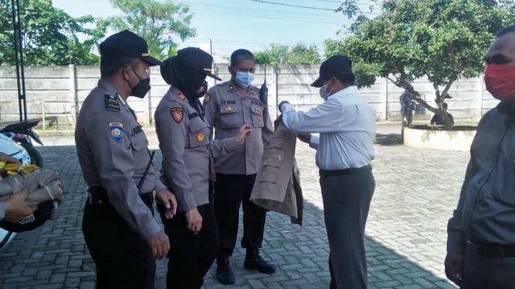 Polsek Patumbak Serahkan Perlengkapan FKPM Harus Bantu Kepolisian Pelihara Kamtibmas