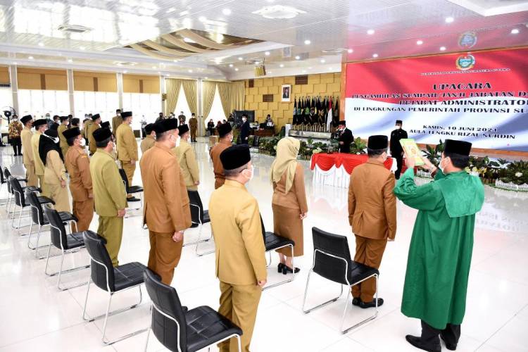 Lantik 18 Eselon III dan 63 Eselon IV,  Edy Rahmayadi : Kerja Standar Saja Tidak Cukup