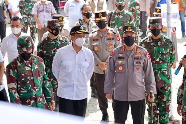 Panglima TNI, Kapolri dan Menkes Tinjau Vaksinasi di Bangkalan