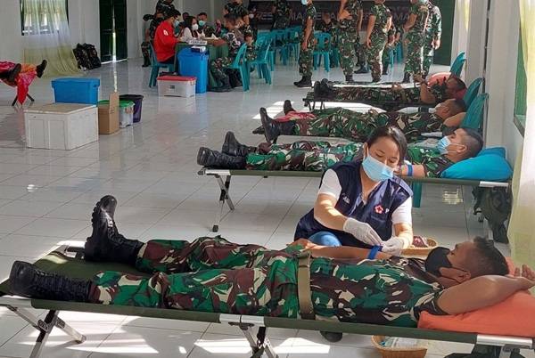 Danyon 125/si'mbisa Monitor Langsung Pelaksanaan Donor Darah Peringati HUT ke 71 Kodam I/BB