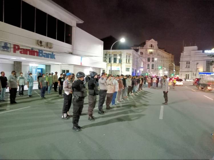 Bhakti Brimob Untuk Masyarakat, Brimob Sumut Lakukan Patroli Malam dan Imbauan Prokes