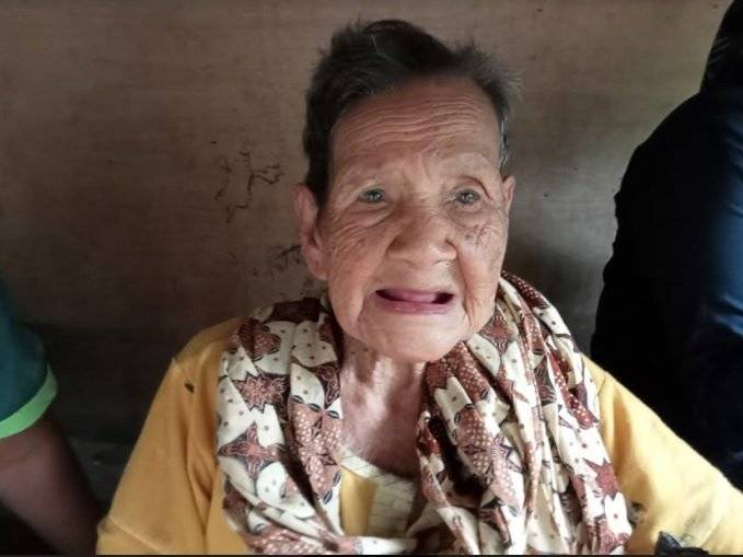 Segar Bugar dan Tak Beruban, Nenek di Aceh Berusia 130 Tahun Viral