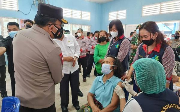 Ditinjau Langsung Kapolda Sumut, 1.250 Warga Simalungun Ikuti Vaksinasi Massal