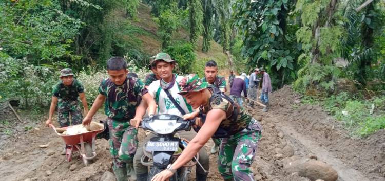 Medan Berlumpur Tak Jadi Penghambat Kinerja Satgas TMMD Kodim 0204/DS