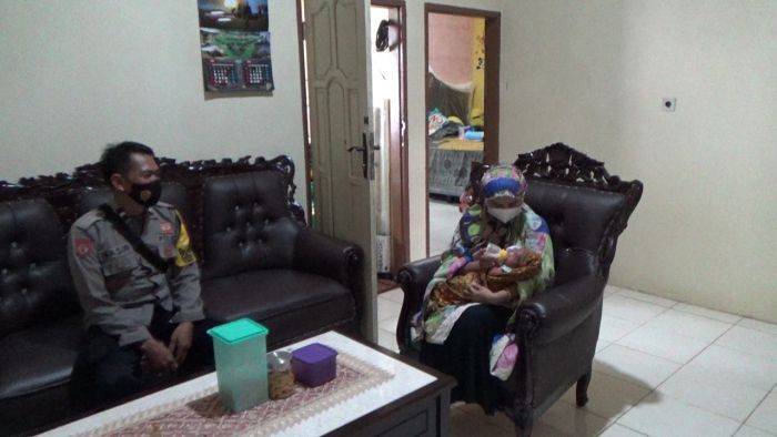Geger! Warga Temukan Bayi Baru Lahir yang Dibuang