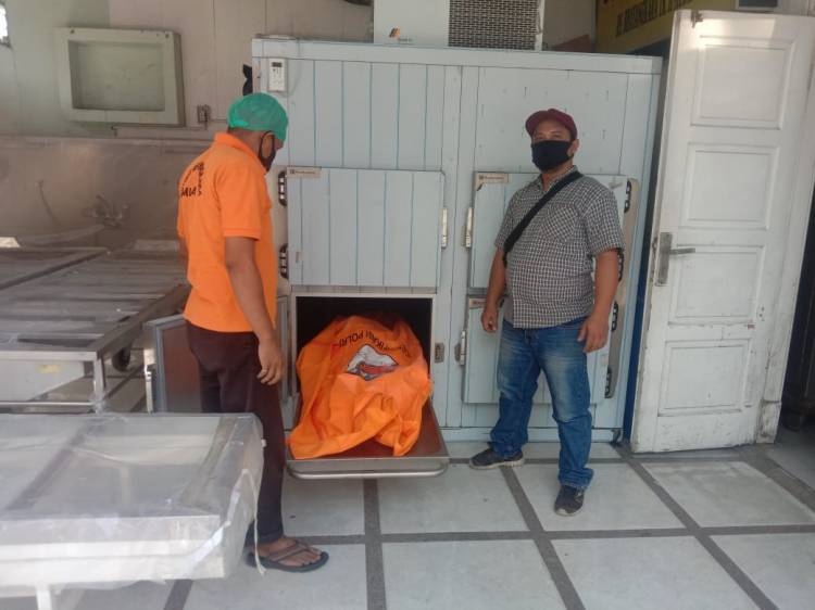 Polsek Bangun Evakuasi Kerangka Manusia Dari Rumkos Autopsi ke RS Bhayangkara Medan