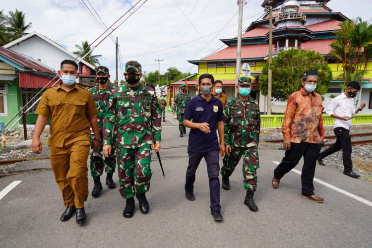 Danrem 032/Wbr Tinjau Aksi Nyata PPKM di Wilayah Kodim 0308/Prm