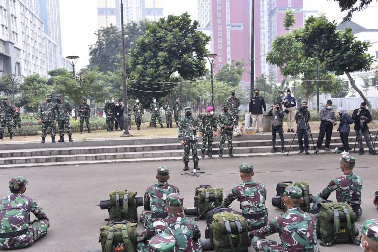 176 Tenaga Kesehatan TNI Tiba di Wisma Atlet Kemayoran