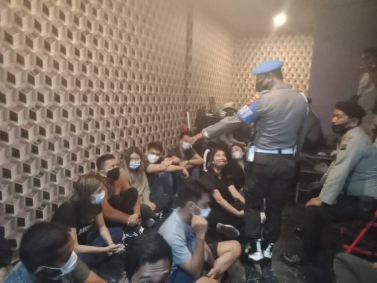 Kabagops Polrestabes Medan : 63 Orang dan 25 Butir Pil Ekstasi Diamankan dari KTV Bos Que