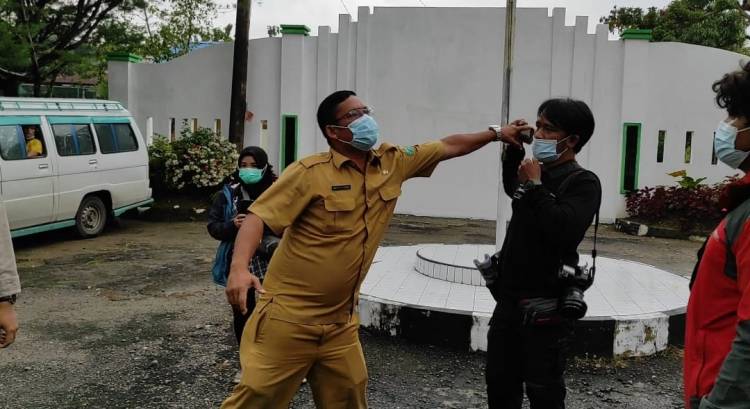 Tugas RSJ ... Strees Atau Over Acting, Oknum ASN dan Sekuriti Tantang Berduel Jurnalis