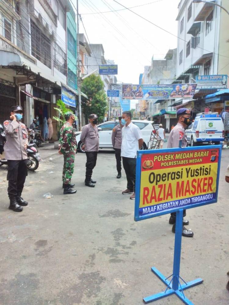 Patroli Prokes dan Pengawasan PPKM Mikro Terus Berlanjut, Tim Gabungan Pemko Medan Sasar Pajak Ikan Lama dan Pasar Hindu