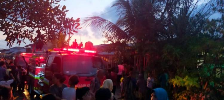 Rumah Penjual Bensin Eceran di Belawan Ludes Terbakar