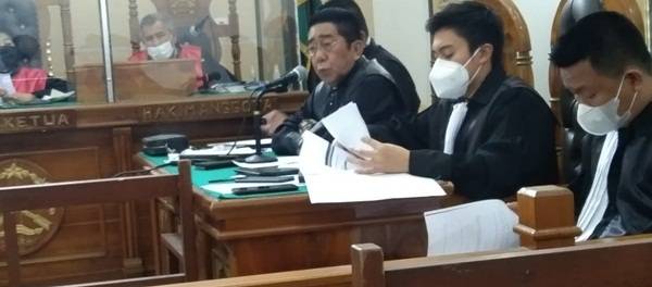 Sampaikan Pledoi, Penasehat Hukum Minta Hakim Bebaskan  Anwar Tanuhadi