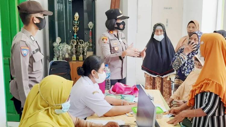 Kapolsek Tebingtinggi Monitoring Pengamanan Vaksinasi di Kecamatan Tebing Syahbandar