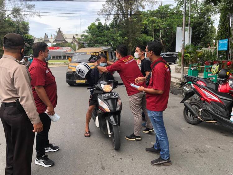 Rayakan HUT Pertama, Tim Cobra Pers Polres Siantar, Berbagi Kasih kepada Warga Kurang Mampu