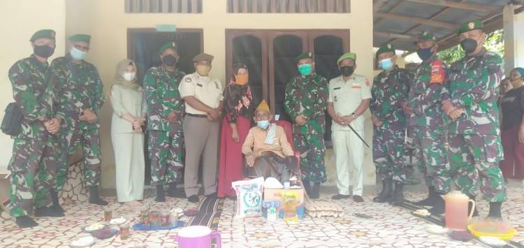 Kababinminvetcaddam I/BB Berikan Tali Asih Kepada Veteran