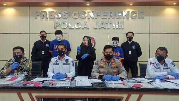 Polisi Bongkar Sindikat Pembuatan Ijazah Palsu di Jatim