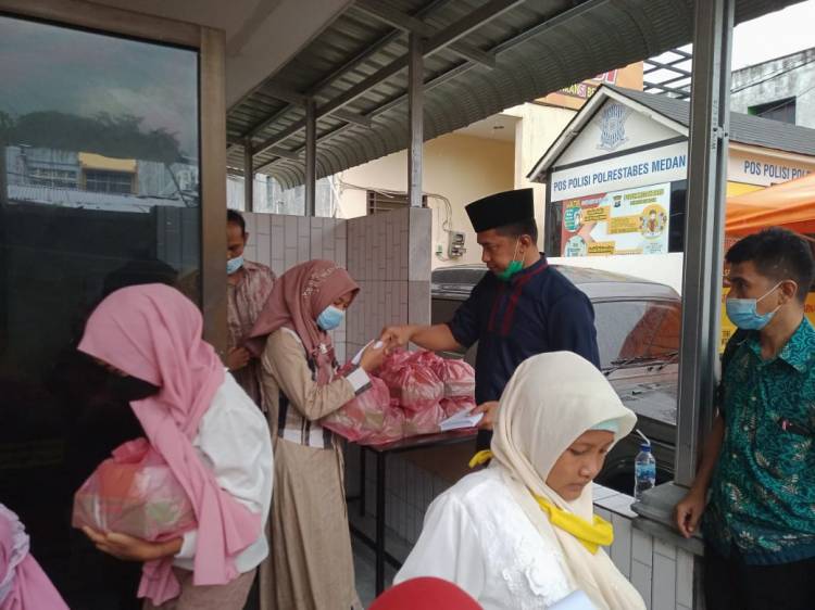 Membantu Sesama di Jum'at Berkah, Polsek Medan Baru Gelar Doa Bersama dan Santuni Anak Yatim