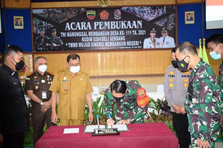 Dansatgas dan Bupati Teken Kontrak Kerja Sama TMMD 111  Kodim 0204/Deliserdang