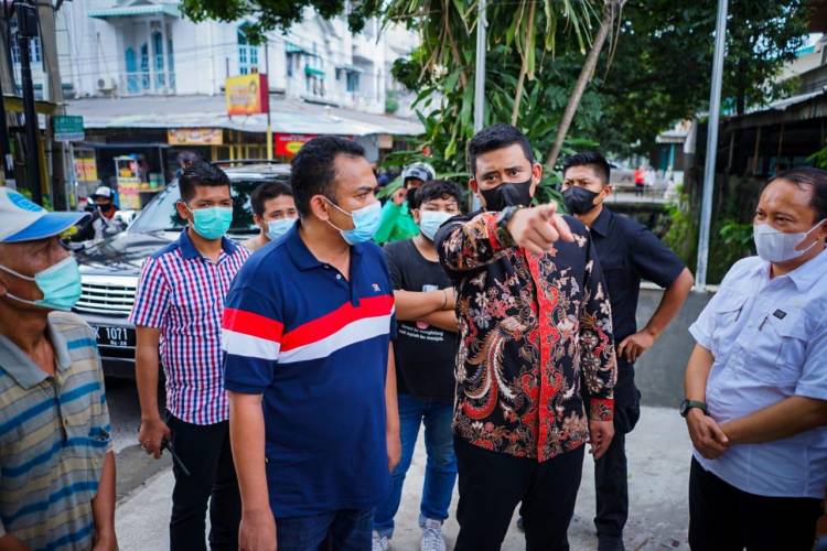 Tegas Tolak Rayuan Pengusaha, Bobby Nasution Robohkan Bangunan di Atas Drainase