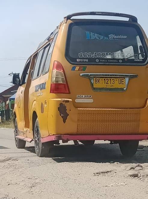 Warga Namo Gajah Medan Tuntungan Keluhkan Jalan Rusak