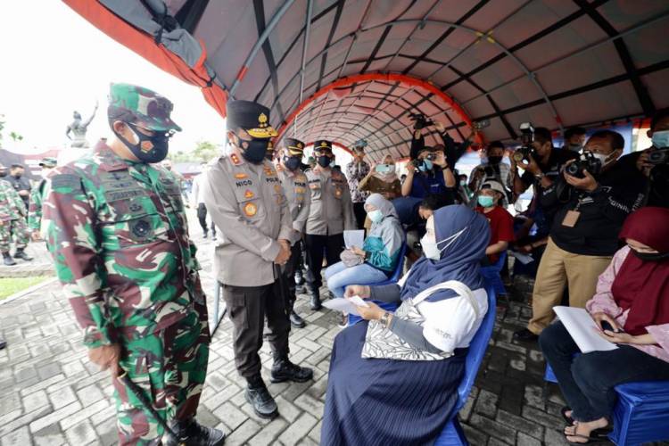 Percepat Proses Vaksinasi, Kapolda Jatim: Sesuai Intruksi Panglima TNI dan Kapolri Kami Akan Buka Gerai Vaksinasi