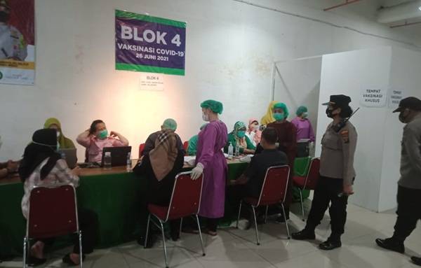 Sambut HUT Ke 75 Bhayangkara., Polsek Medan Baru Selenggarakan Vaksinasi Massal