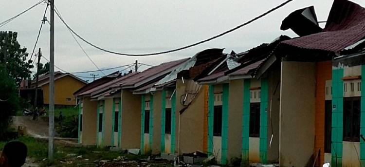 Perumahan Griya Permata IV, Tanjung Anom Diterpa Angin Puting Beliung, 80 Unit Rumah Rusak Berat