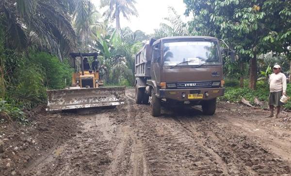Percepat Perkerasan Jalan, Satgas TMMD Kodim 0204/DS Kembali Turunkan Bulldozer
