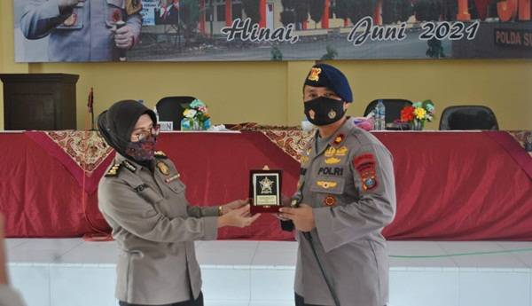 Danyon A Pelopor Sat Brimob Polda Sumut Berikan Pembekalan Kepada Siswa SPN Hinai