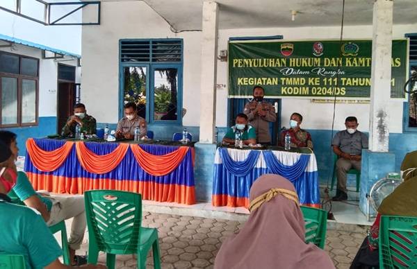 Tingkatkan Sadar Hukum Warga, Satgas TMMD Kodim 0204/DS Gelar Penyuluhan