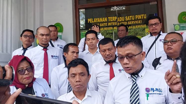 Puluhan Pengacara Gugat 8 Instansi, Ini Sebabnya