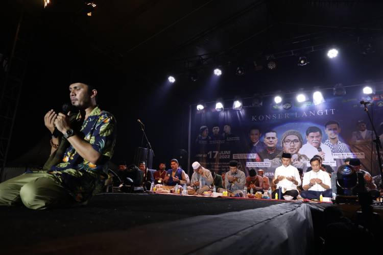 Berangkat Naik Vespa Hadiri Konser Langit, Wagub Sumut dan Ustaz Hanan Attaki Kagum dengan Anak Muda Sumut