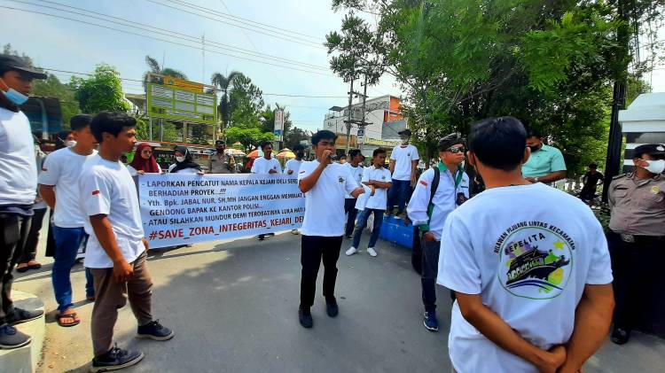 Puluhan Massa Gabungan Minta Kajari Deli Serdang Mundur