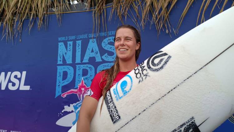 Piage Hareb Peselancar Asal New Zealand Juara 1 Nias Pro 2022 Kategori Women's