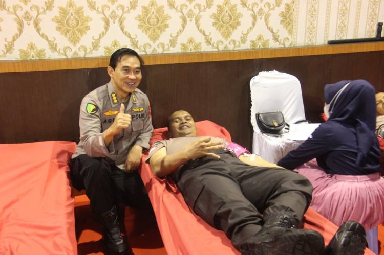 Sambut HUT Bhayangkara ke-76, Personil Brimob Polda Sumut Gelar Donor Darah