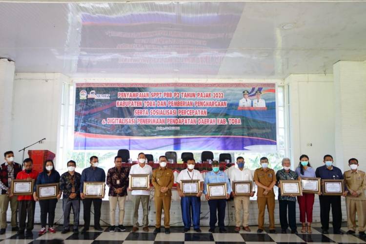 PT. Toba Pulp Lestari Raih Penghargaan Dalam Acara Penyampaian SPPT PBB-P2 Tahun 2022