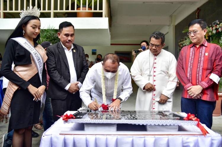 Gubsu Resmikan Gedung Sekolah Santo Thomas 1 Medan
