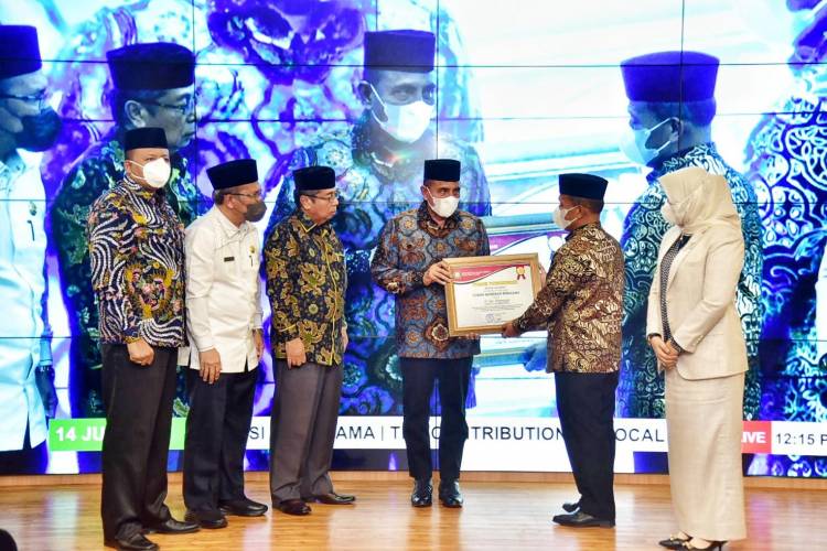 Gubernur Sumut Terima Penghargaan Tokoh Moderasi Umat Beragama